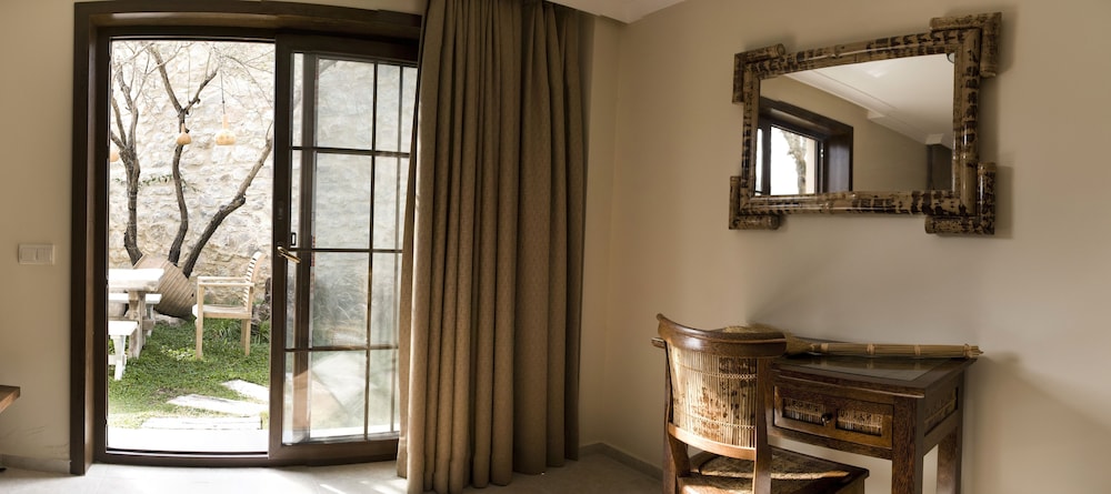 Garden Comfort Suite With Patio & Garden View photo 3