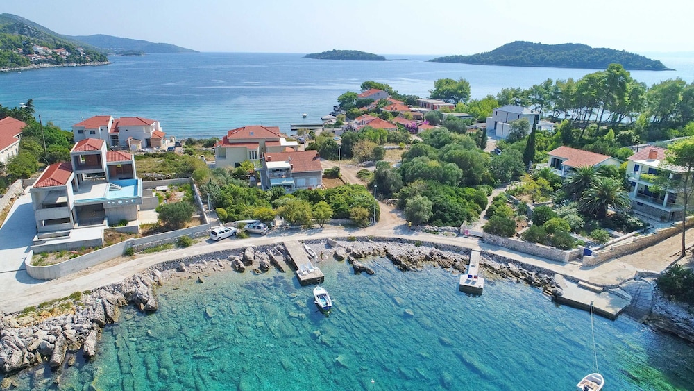 Apartment (Three Bedroom Apartment With Sea View) photo 2