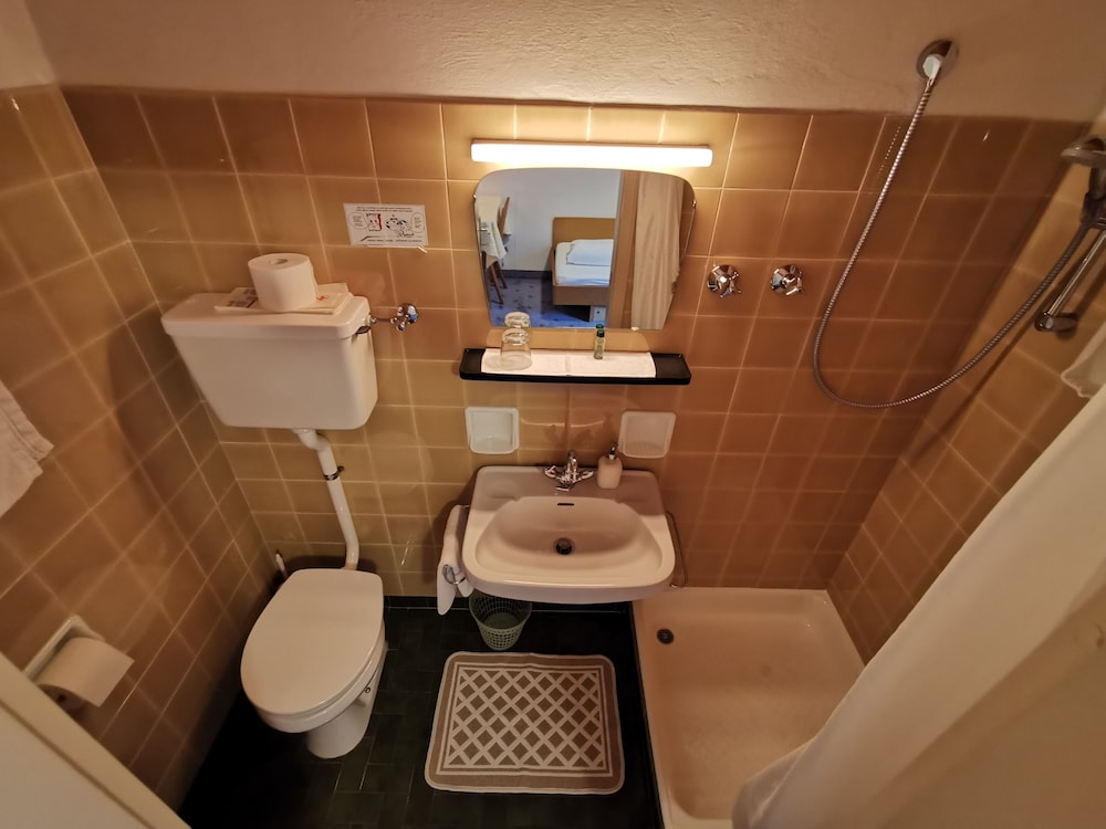 Economy Single Room, 1 Twin Bed, Non Smoking, Mountainside photo 3