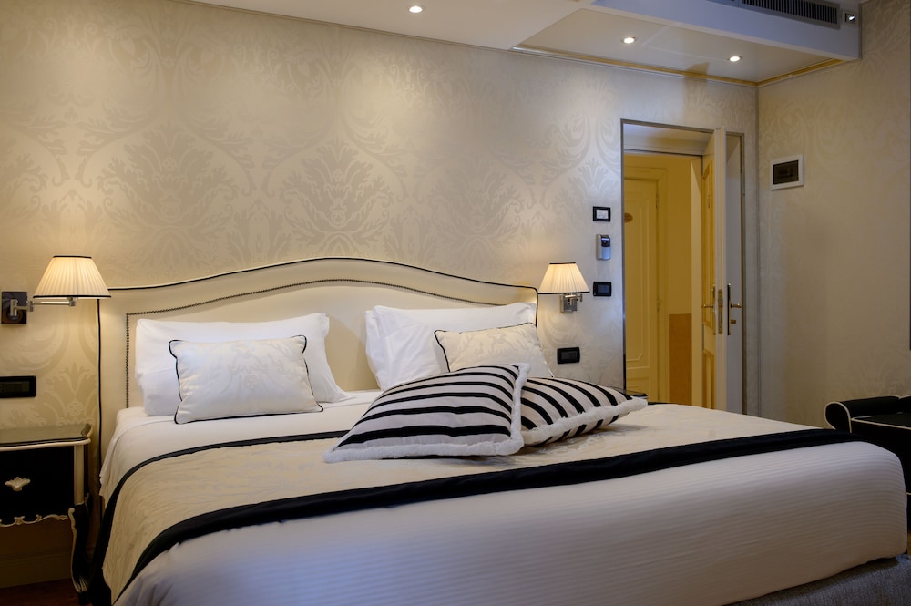 Premium Room, 1 Queen Bed, Non Smoking