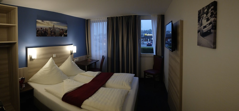 Business Double Room, 1 King Bed, Non Smoking photo 1