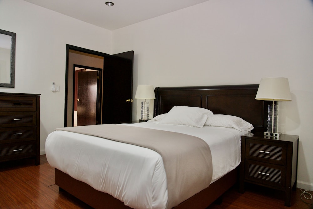 Luxury Apartment, 3 Bedrooms (402)