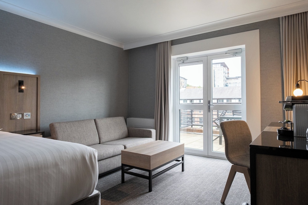 Deluxe Suite, 1 King Bed, Balcony (Super King, Quay View) photo 3