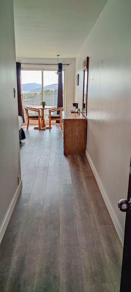Superior Double Room, 1 King Bed, Balcony, River View photo 3