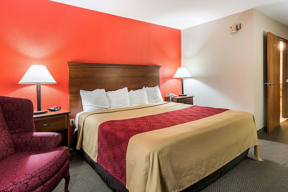 Room, 1 King Bed, Accessible, Non Smoking - Photo 4