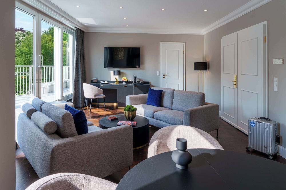 Standard Room, 1 King Bed (Dining Table;Penthouse)