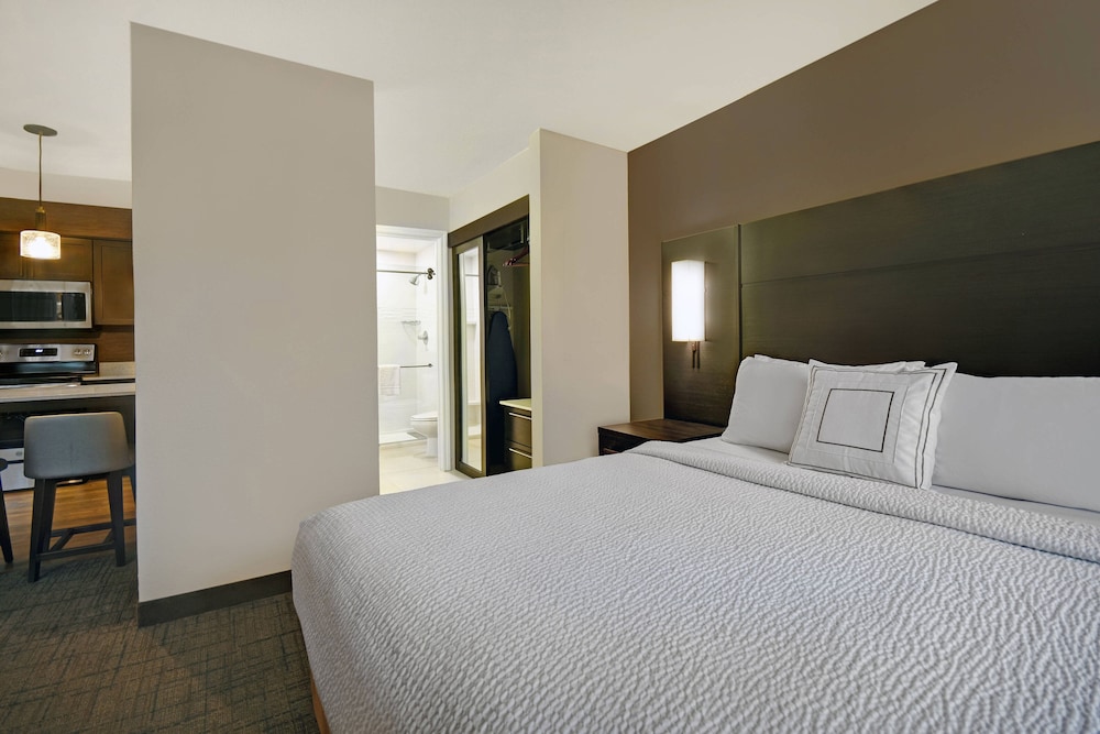 Studio, 1 Queen Bed with Sofa bed (Mobility/Hearing Access, Roll-In Shwr) - Photo 5