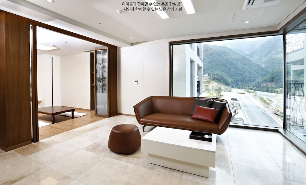 Deluxe Suite photo 1