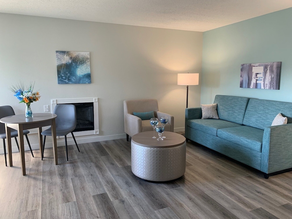 King Bed, Fireplace, Sitting Room with Sofa Bed, photo 6