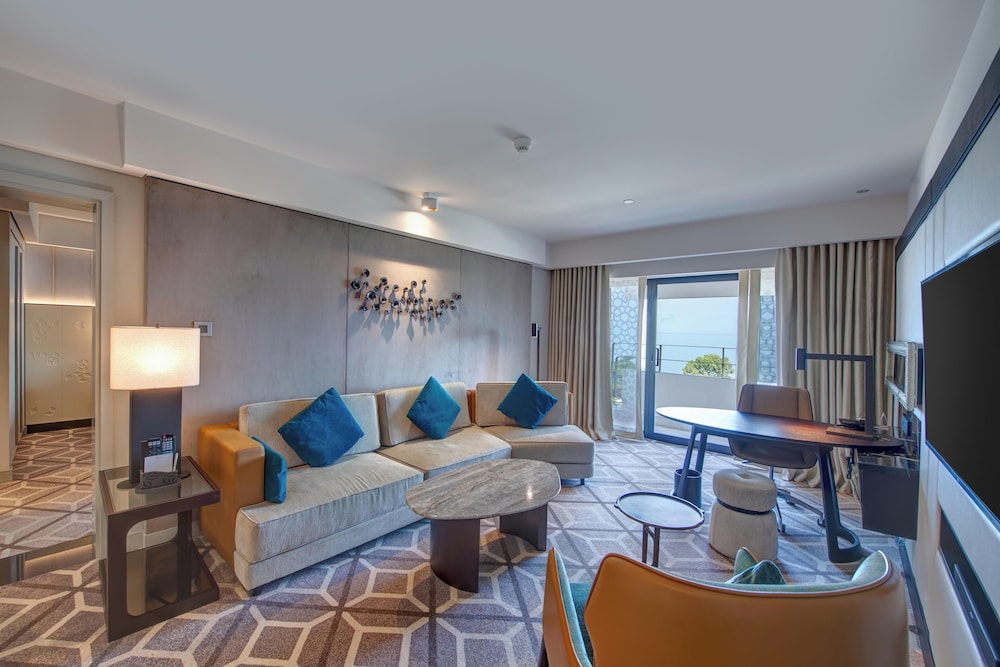 Junior Suite, 1 King Bed, Balcony, Sea View (Top Floor)