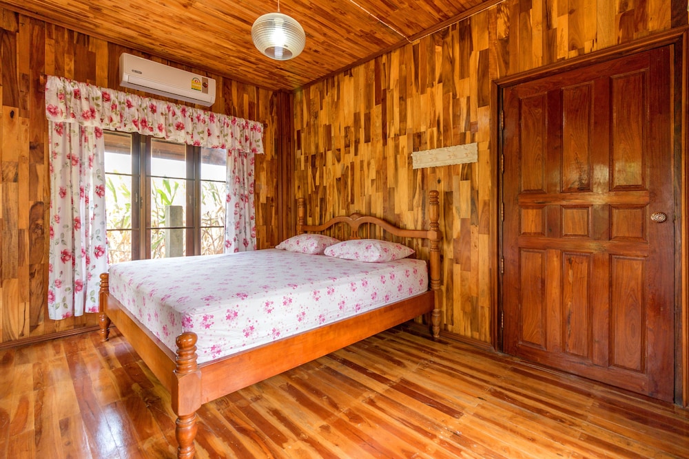 House, 2 Bedrooms photo 2