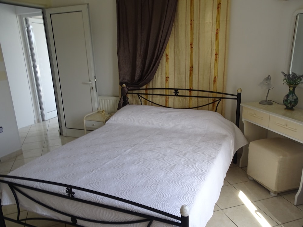 Apartment (Second Floor)