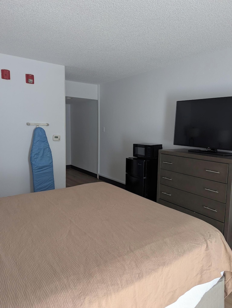 Standard Room, 1 Queen Bed photo 1