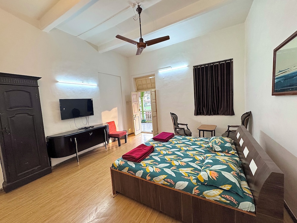 Basic Single Room, Garden View