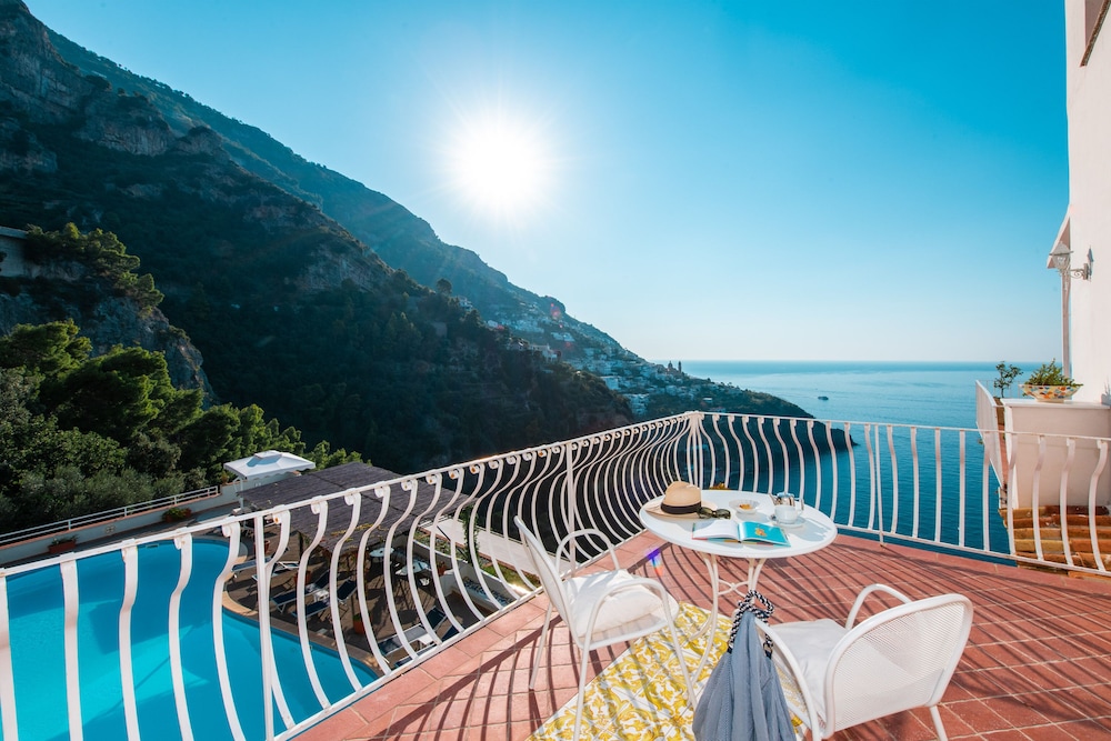 Romantic Suite, 1 King Bed, Hot Tub, Sea View - Photo 5