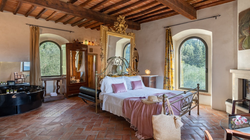 Panoramic Suite, Jetted Tub, Tower photo 2