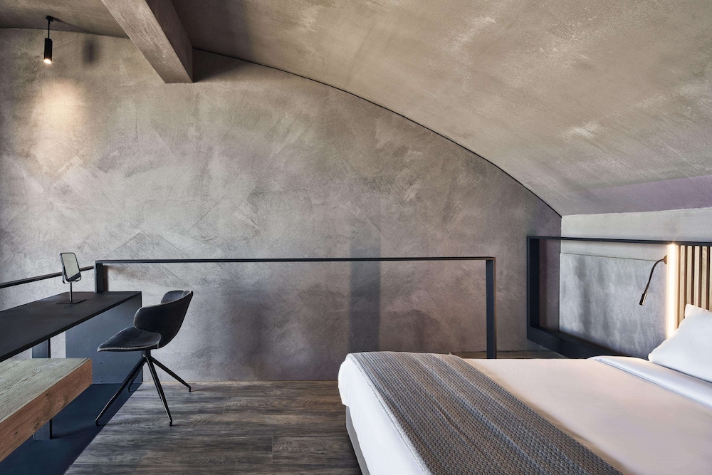 Loft Suite with Outdoor Jacuzzi