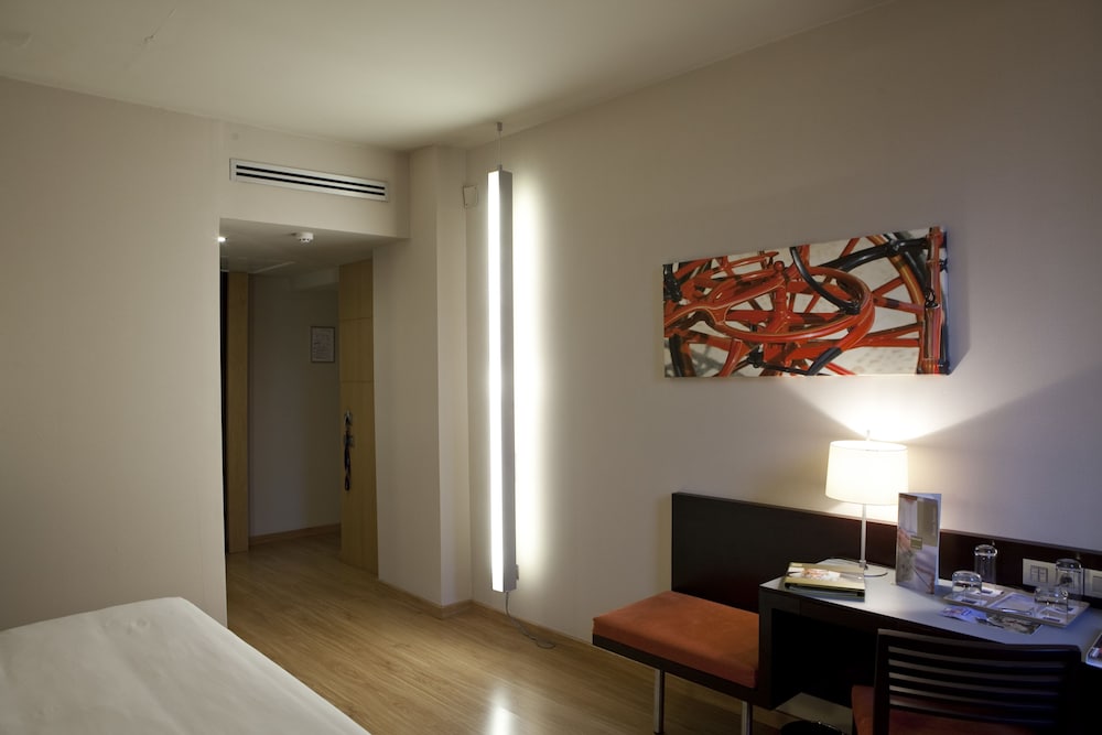 Double Room Single Use - Photo 6