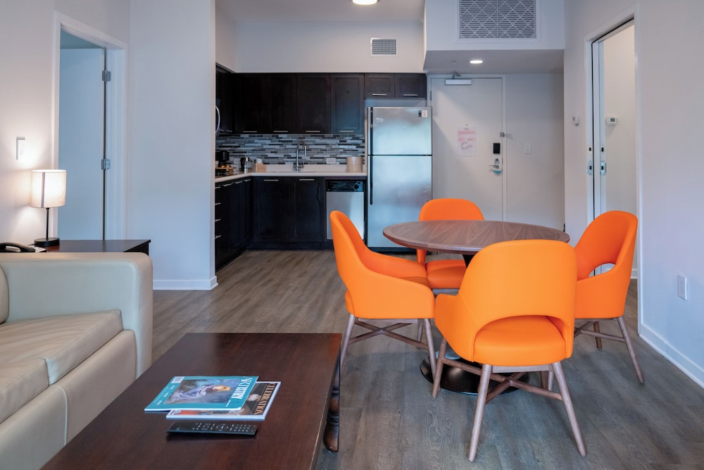 The Level Wellness Two Bedroom Suite photo 3