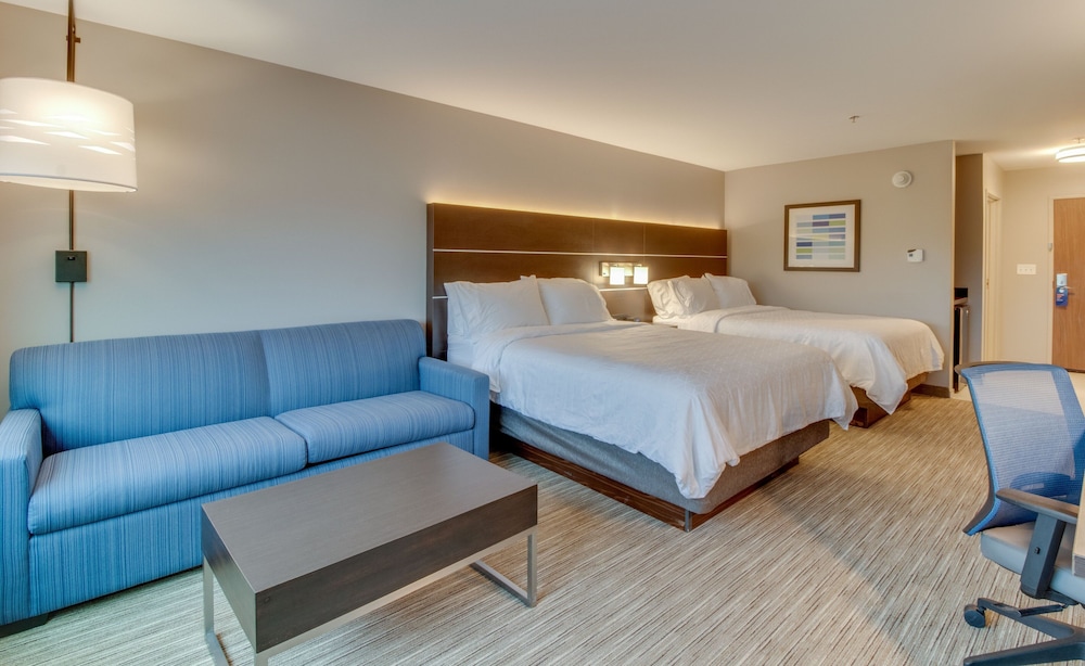 Suite, 2 Queen Beds, Accessible Bathtub (Communications) - Photo 2