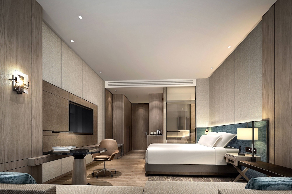 Room, 1 King Bed, City View (Executive) - Photo 3