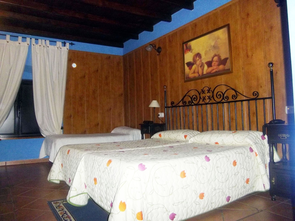 Double Room (2 adults + 1 child)