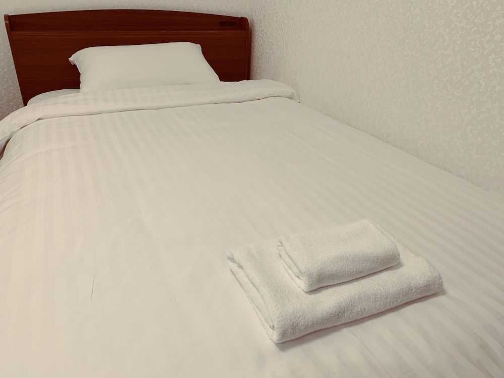 Twin Room, Private Bathroom (302) photo 3