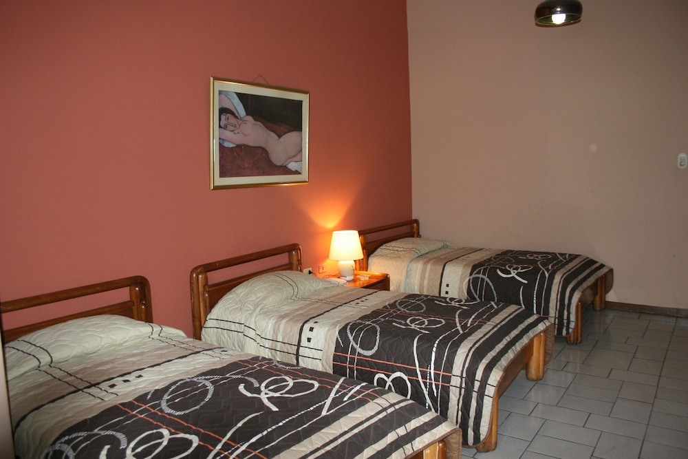 Deluxe Triple Room, 3 Twin Beds photo 2