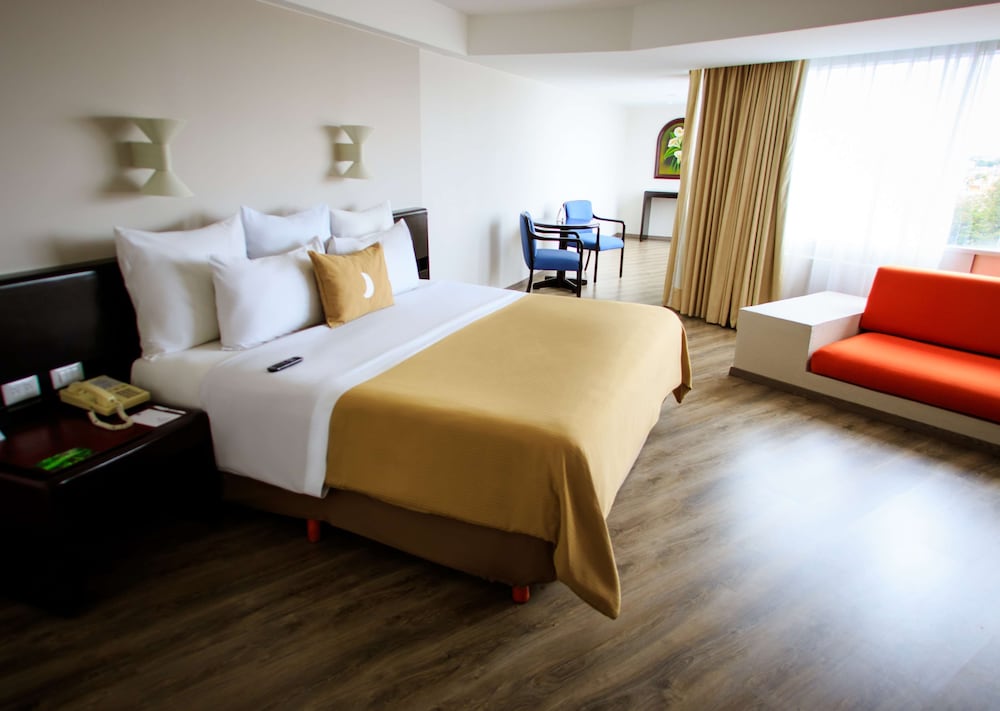 Junior Suite, 1 King Bed, Non Smoking - Photo 7