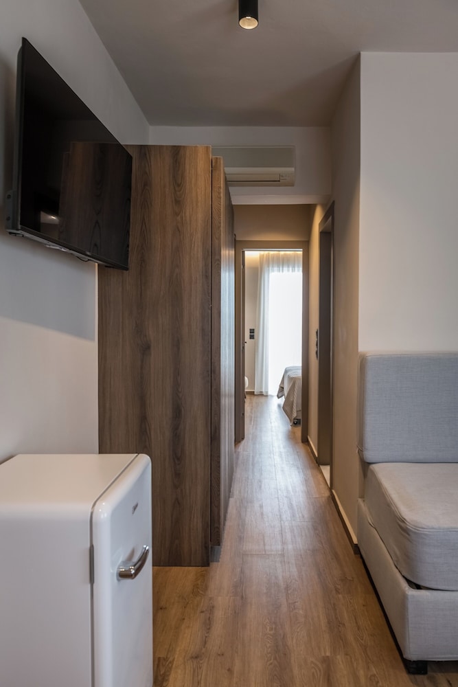 Deluxe Suite, Sea View - Photo 5