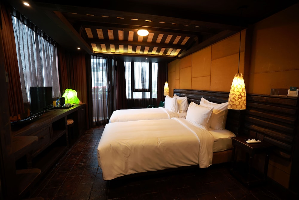 Junior Twin Room, Balcony, City View