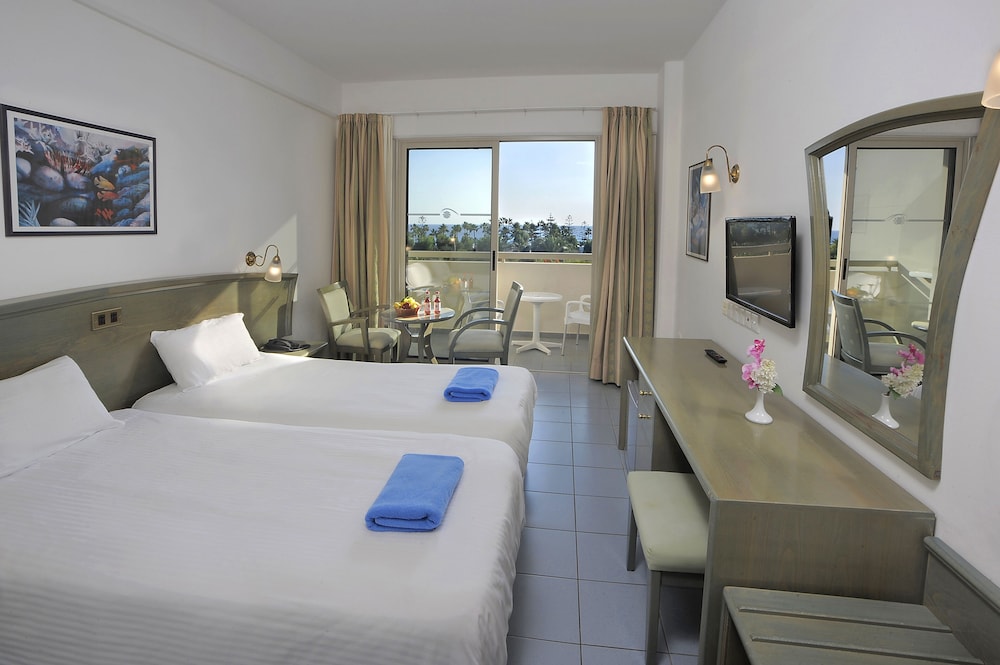 Twin Room, Partial Sea View