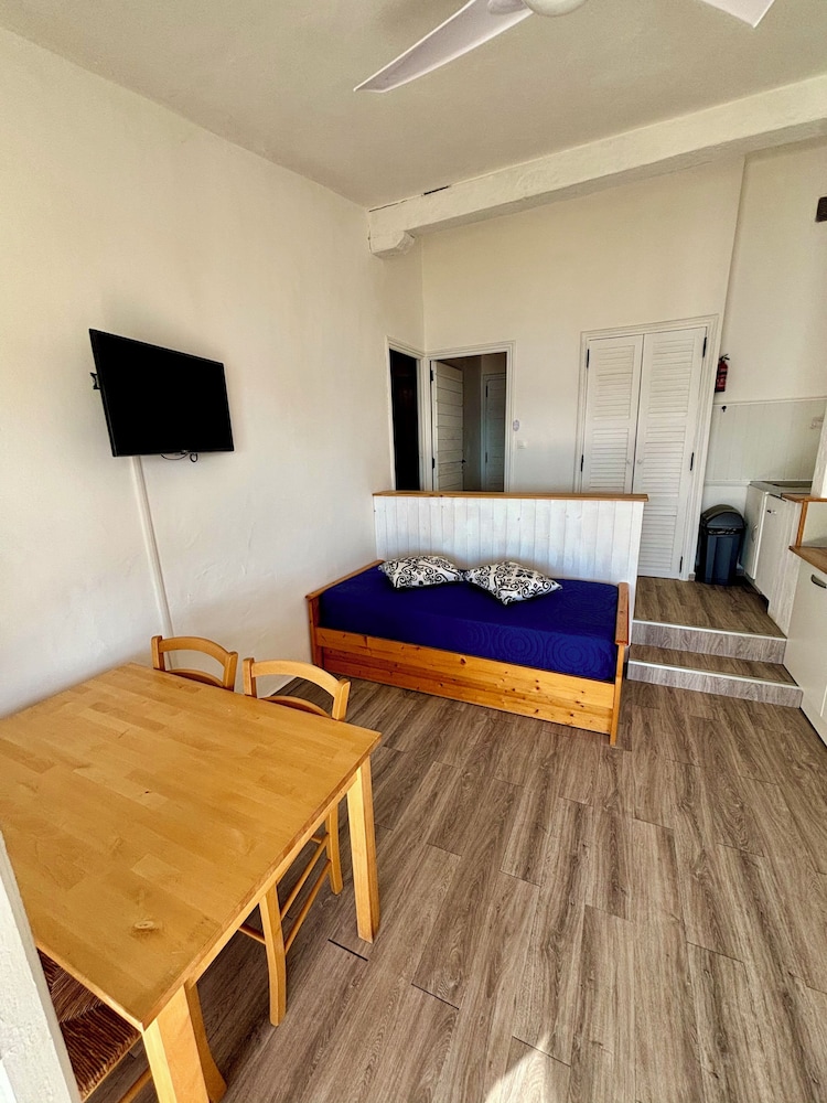 Basic Apartment - Photo 5