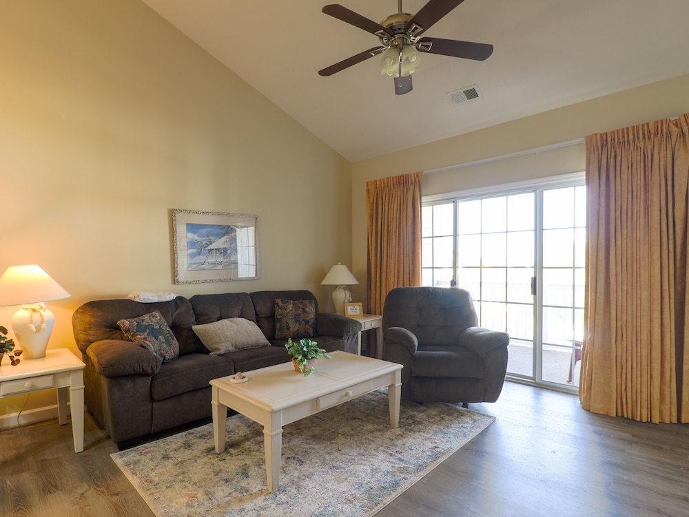 Condo, 2 Bedrooms