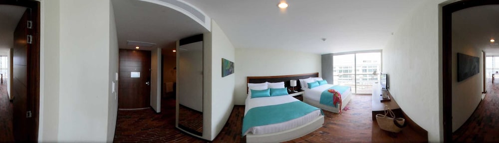 Standard Room, 2 Double Beds - Photo 2