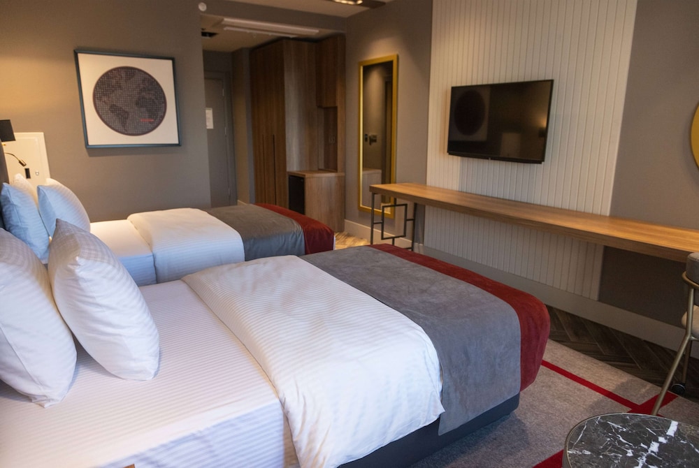 Superior Room, 2 Twin Beds, Smoking - Photo 1