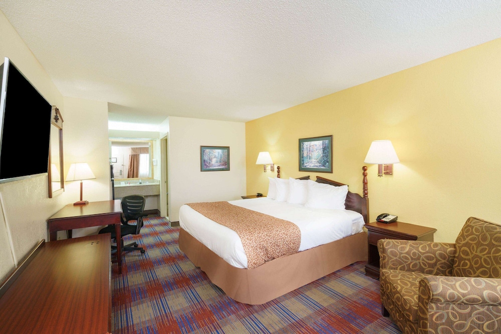 Standard Room, 1 King Bed photo 1