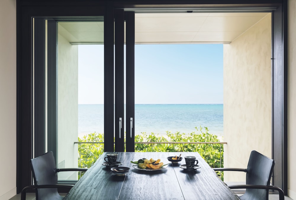 Fushi (Deluxe Oceanfront Suite) - Photo 5