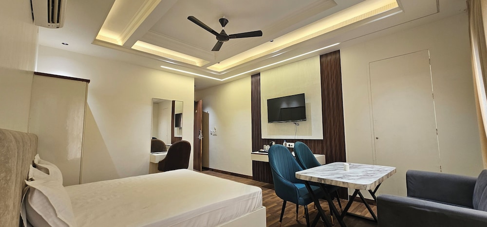Classic Suite, City View photo 3