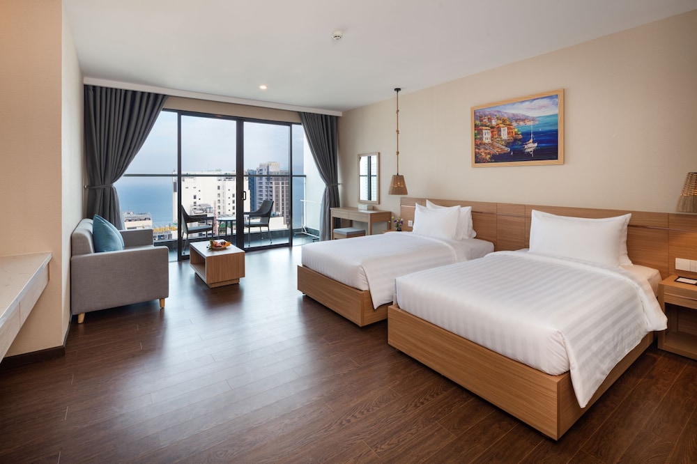 Deluxe Room, Balcony, Sea View - Photo 12