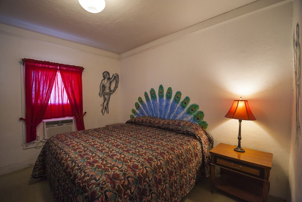 Classic Room, 1 King Bed photo 1