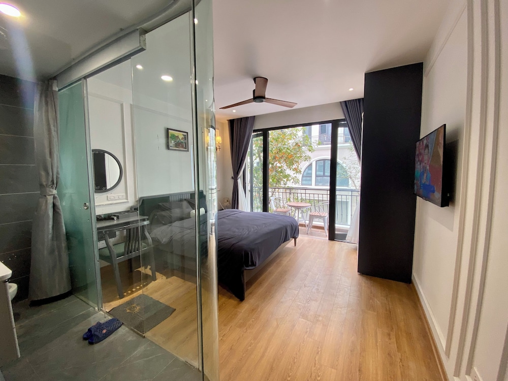 Deluxe Twin Room, Balcony, City View photo 3