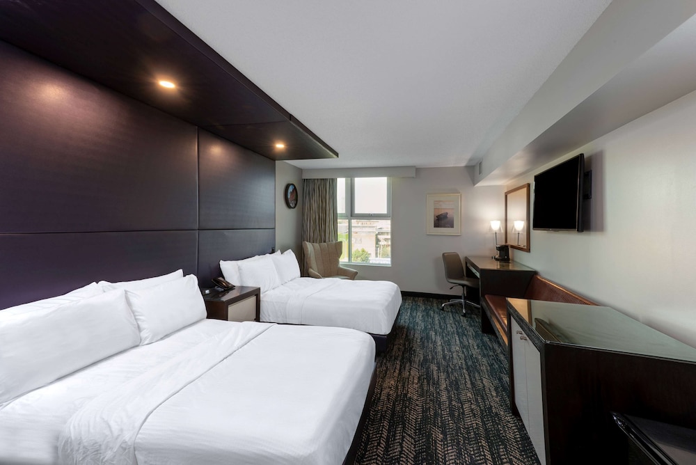Room, 2 Double Beds, Non Smoking (City Side View) photo 2