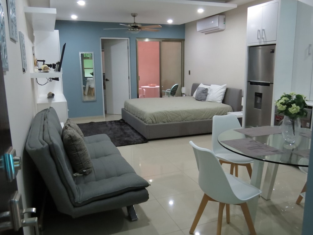 Deluxe Studio, Kitchen - Photo 1