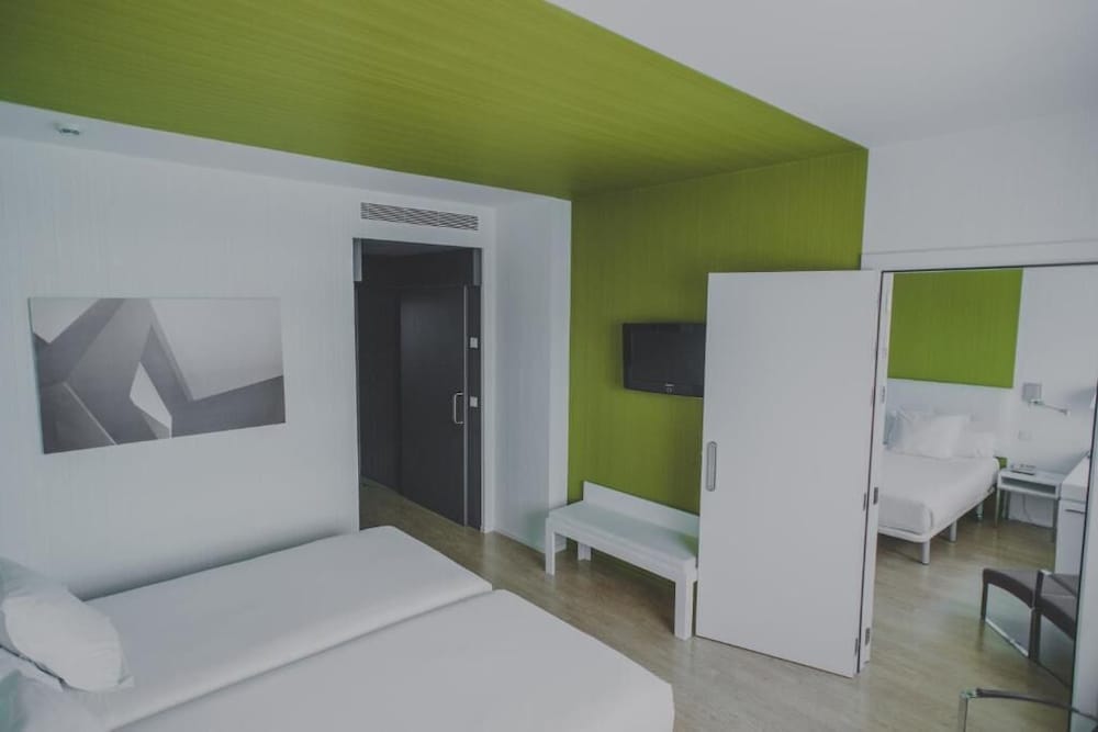 Family Quadruple Room - Photo 1