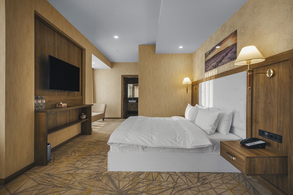 Royal Room photo 3