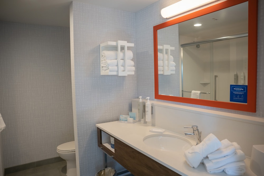 Studio, 1 King Bed, Non Smoking, Refrigerator & Microwave (Wet bar)