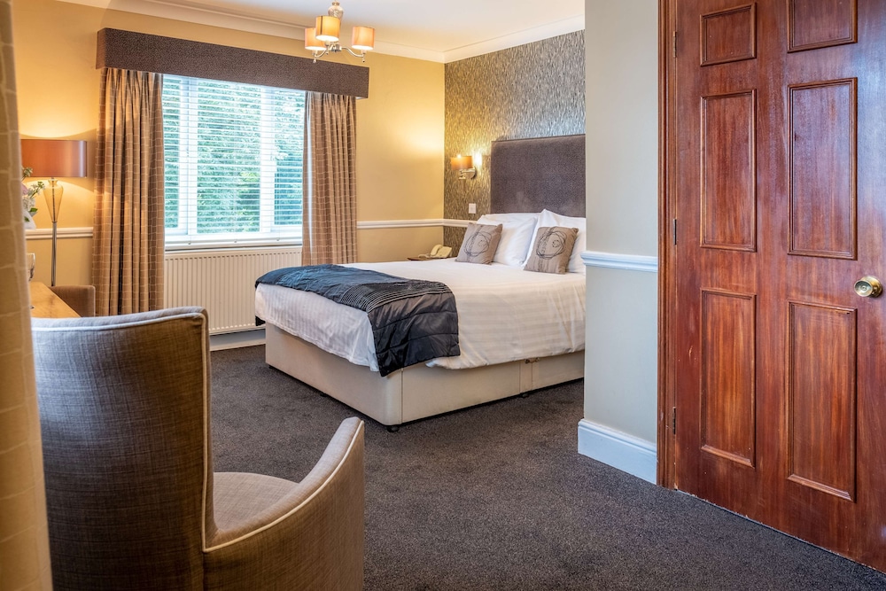 Standard Room, 1 King Bed, Non Smoking - Photo 1