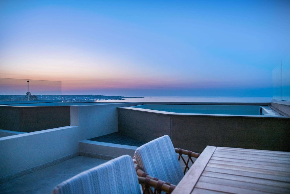Classic Double Sea View Outdoor Hot Tub - Photo 3