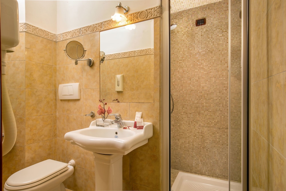 Economy Double Room photo 2
